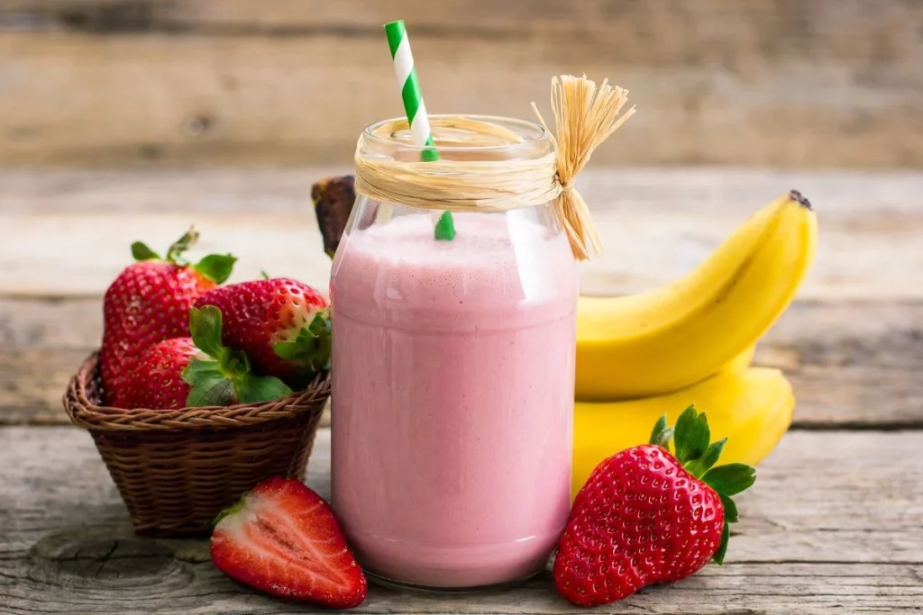 5 recetas con fresas para conquistar a tu familia este verano 15 Batido de fresas y plátano