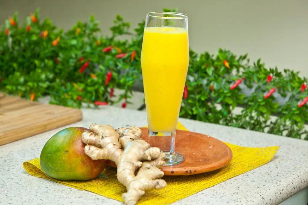 Batido de mango y jengibre energizante