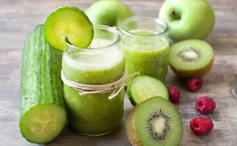 El kiwi, la fruta dorada que estimula la producción natural de colágeno y cuida tu piel desde el interior