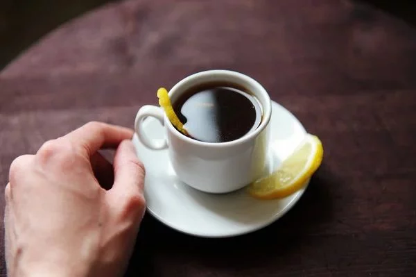 Café Romano: un toque de frescura