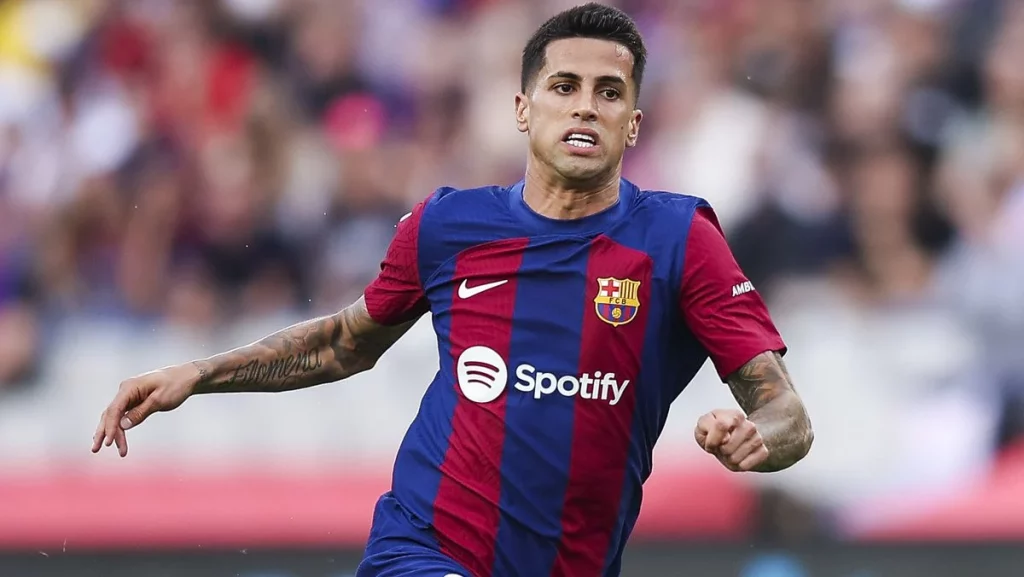 foto de joao cancelo en el fc barcelona