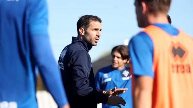 Cesc Fàbregas deja dinero al FC Barcelona tras fichar a un ex culé para el Como