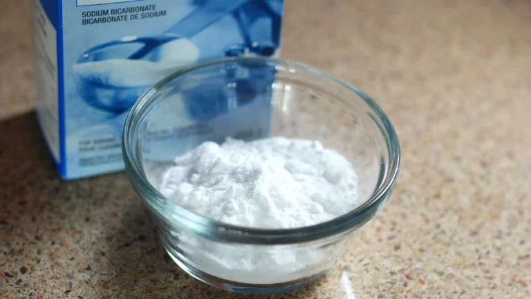 Cómo hacer un quitamanchas multiusos natural con vinagre y bicarbonato de sodio