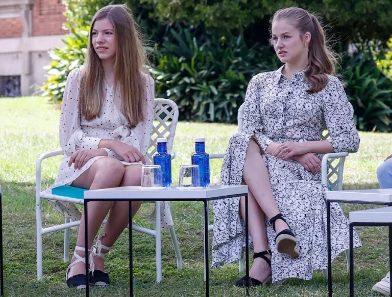 Copia el estilo de la princesa Leonor por menos de 8 euros en Zara, ¡Fanática de las alpargatas!