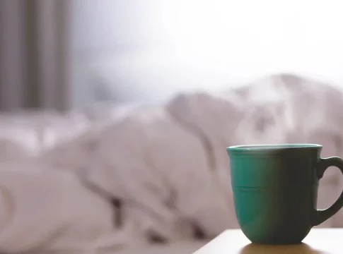 Disfrutar del desayuno y del amanecer y tiempo personal y actividades en silencio Disfrutar del desayuno y del amanecer y tiempo personal y actividades en silencio