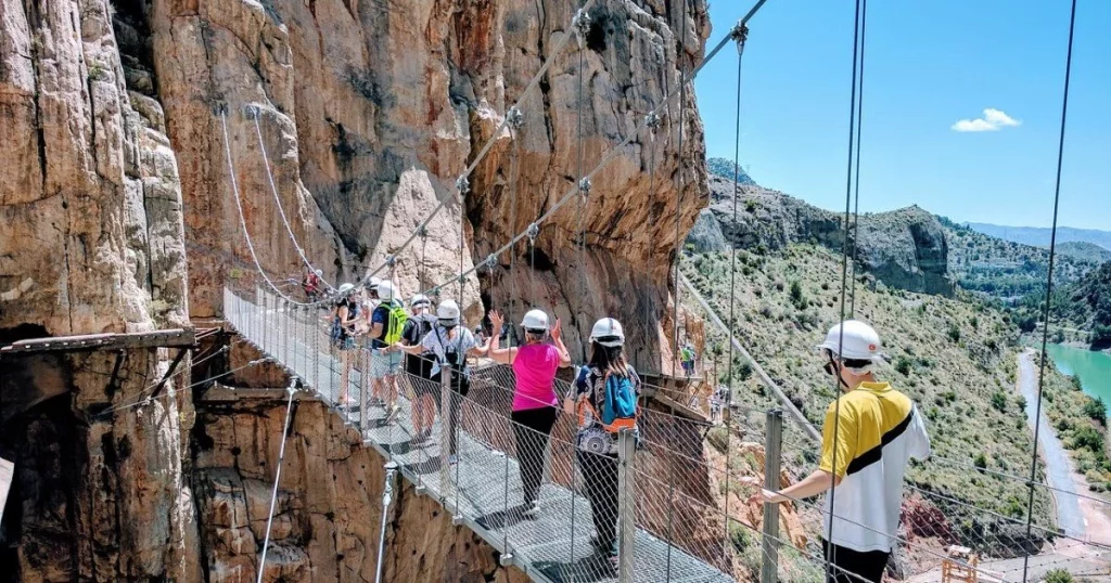 3 rutas de senderismo para hacer en verano en España 36 El Caminito del Rey, Andalucía: aventura en las alturas