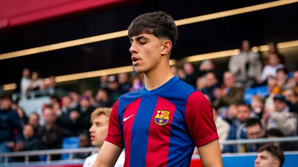 Hansi Flick se saca de la manga el pivote que necesita el FC Barcelona: es muy bueno 19 El papel de Bernal en el centro del campo