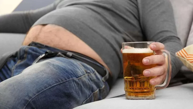 El ejercicio de 60 segundos que Harvard sugiere para eliminar la barriga cervecera