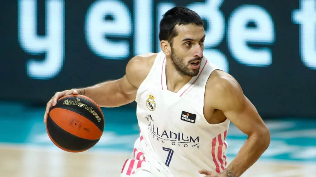El triplazo de Campazzo para silenciar el Palau y espabilar al Real Madrid 1 foto de Facu Campazzo
