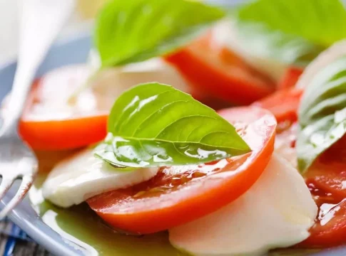 Ensalada Caprese Ensalada Caprese: simple y sabrosa