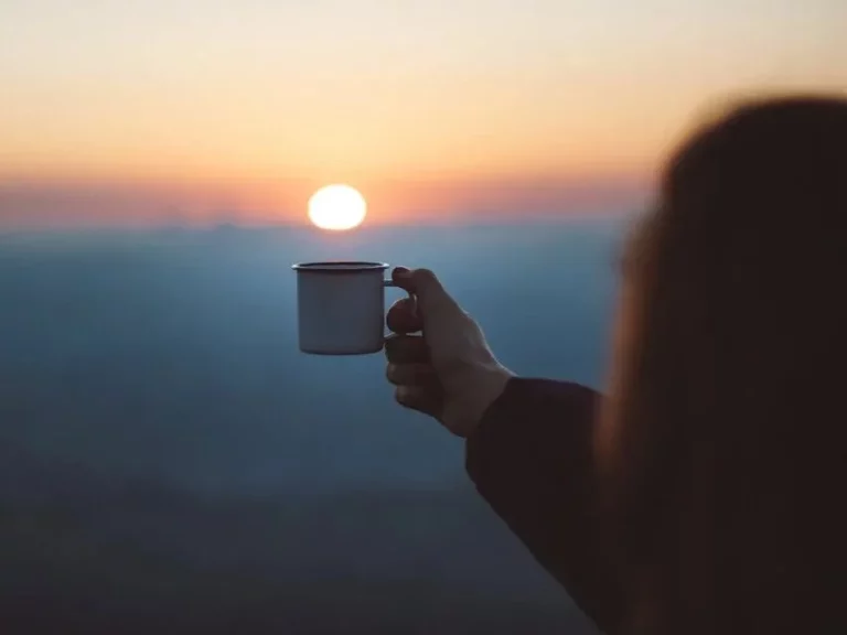 ¿Es la meditación más efectiva que el café por la mañana?