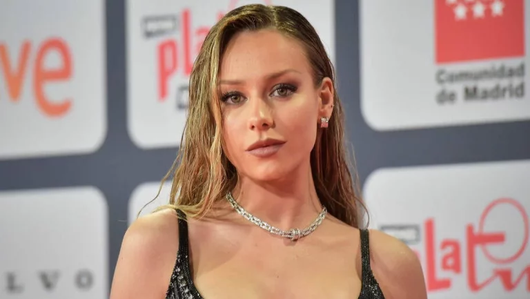 Ester Expósito complica todavía más la vida de Nico Williams