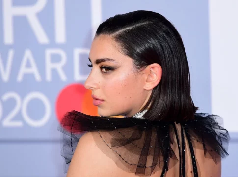 EuropaPress_2656446_18_february_2020_england_london_english_singer_charli_xcx_arrives_at_the