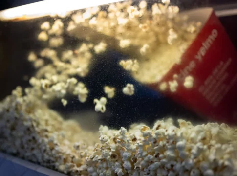 Los cines no cierran la puerta de una subida de precios debido a su crisi actual