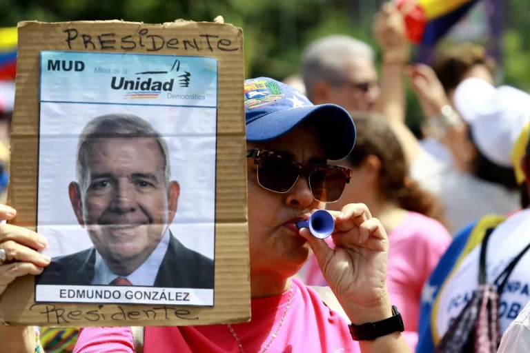 Las firmas digitales y los testigos que defienden las actas de la oposición en Venezuela