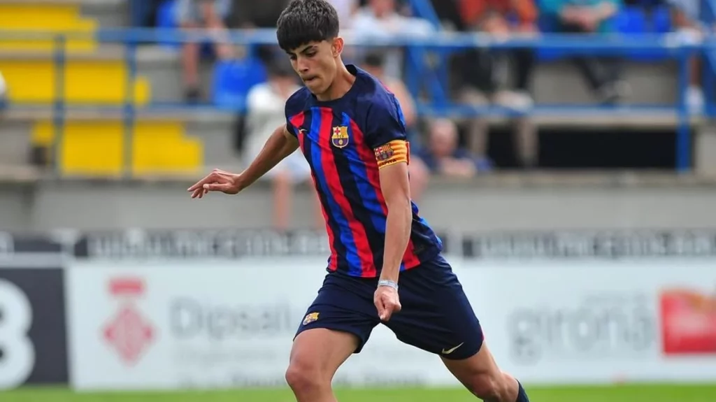 Hansi Flick se saca de la manga el pivote que necesita el FC Barcelona: es muy bueno 22 Expectativas y futuro de Bernal