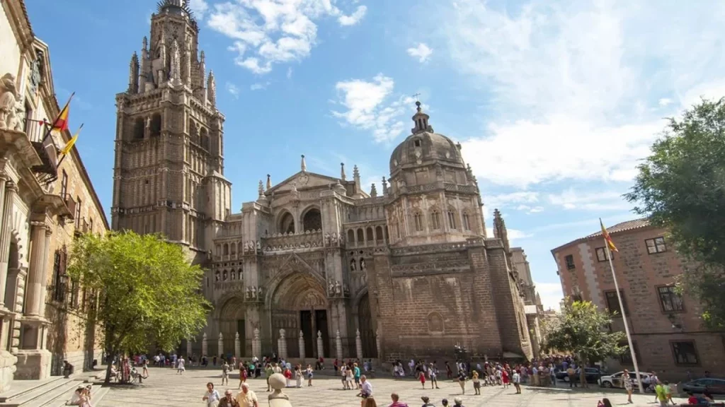 El mejor viaje cerca de Madrid para septiembre: callejuelas medievales e historia inigualable 71 Explora la majestuosa Catedral de Toledo
