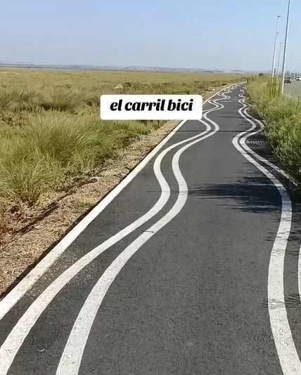 Extraño carril de bici en Huelva