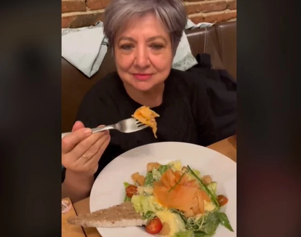 Familia espanola en restaurante colombiano 2