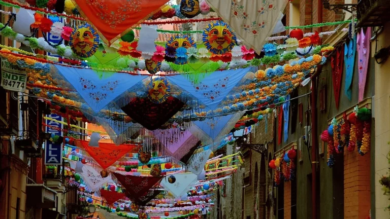 La Latina, el barrio más sucio de Madrid en las Fiestas de San Cayetano