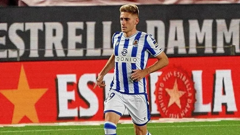 La Real Sociedad soluciona el marrón de Robert Navarro y el Athletic
