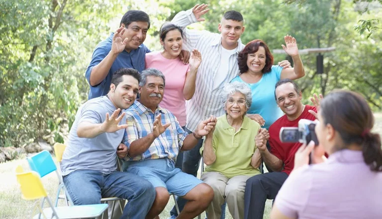 La guía definitiva para sobrevivir a una reunión familiar sin perder la cordura este verano