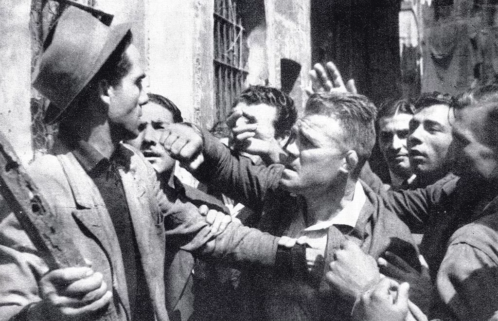 Ladri biciclette folla