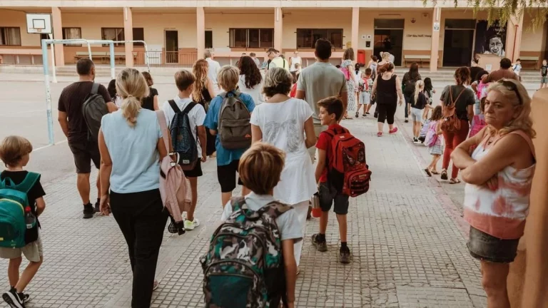 Deducciones de la vuelta al cole en la Renta 2026: cuánto puedes desgravar por comunidades autónomas