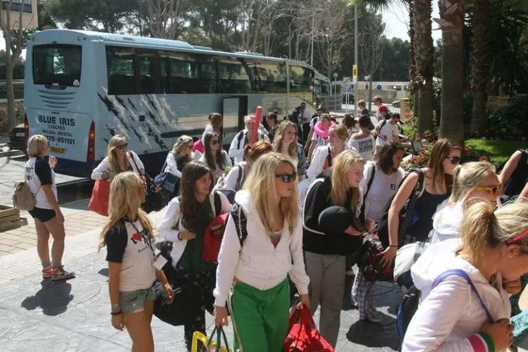 Los franceses atacan duramente a España por el turismo y sus tiendas: 