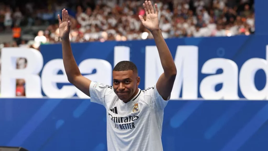 La madre de Mbappé desvela el enfado que precipitó su salida del PSG: "¡No vuelvo a jugar con el PSG!" Fuente: Europa Press