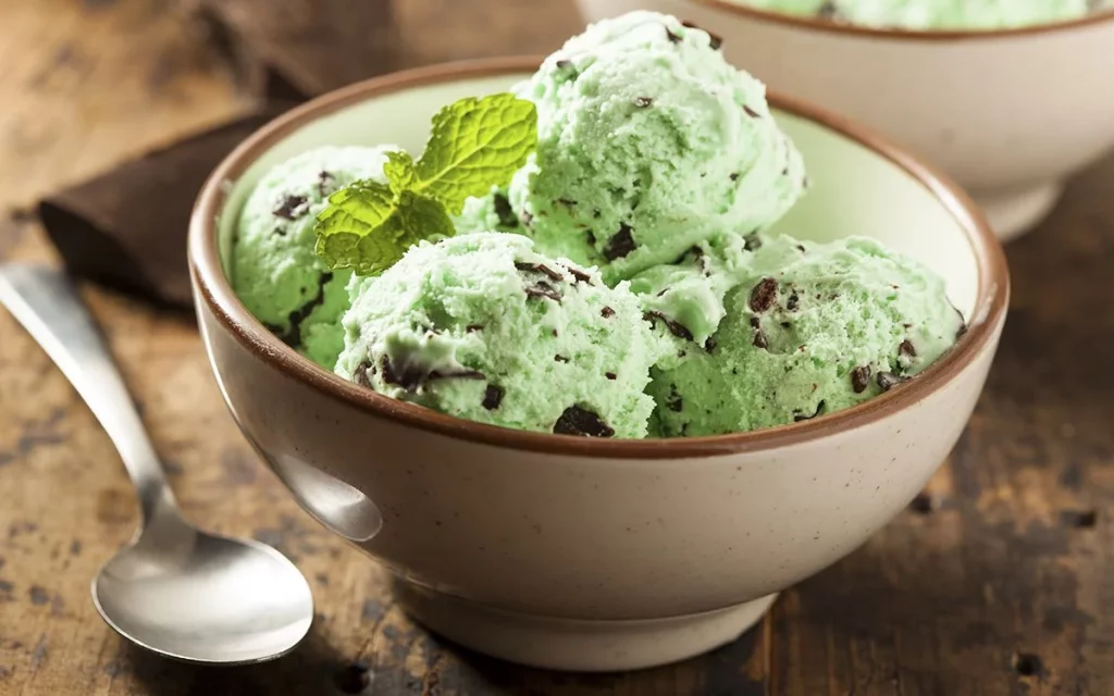 ¿Sabes cuáles son los 6 sabores de helados más vendidos del mundo? 25 Menta: refrescante y único