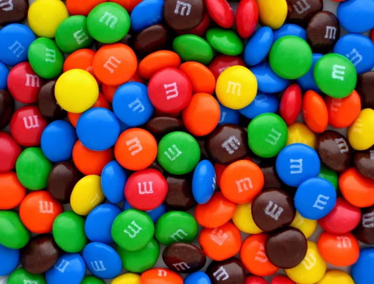 ¿Cuál es el color de M&Ms que más se repite?