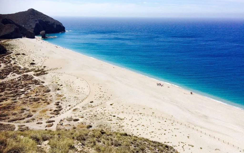 La playa de España con el azul más intenso está un lugar de Andalucía 9 Respetar la naturaleza y disfrutar responsablemente