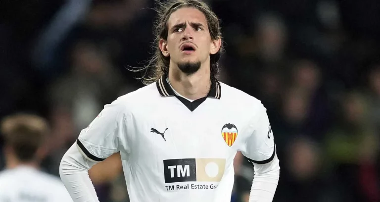 Yarek tranquiliza al Valencia CF con su cláusula secreta