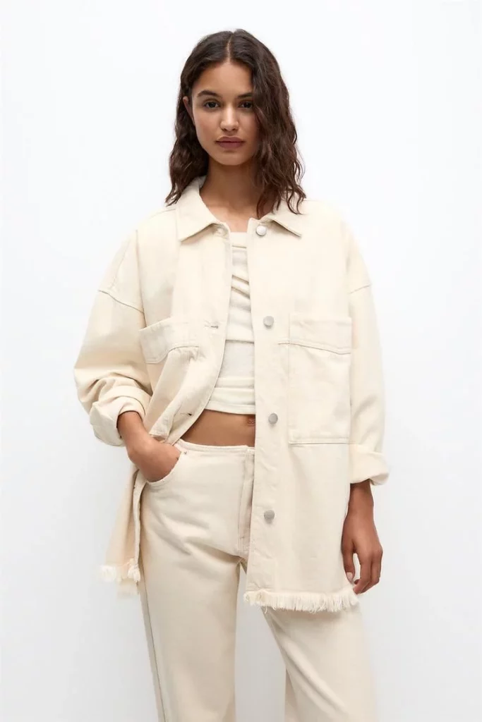 Sobrecamisa vaquera bajo desflecado