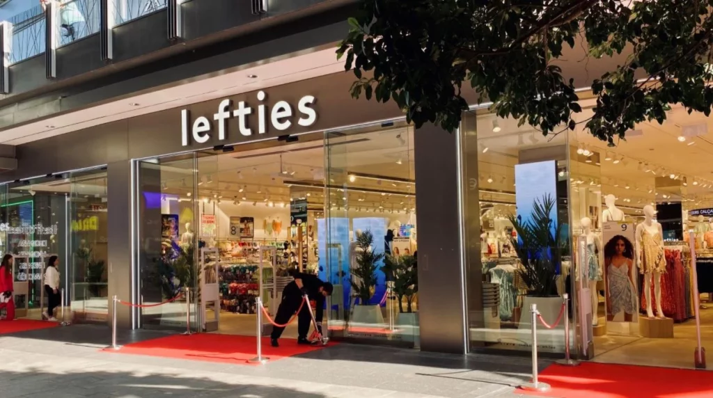 La tienda viral de España donde puedes comprar ropa desde 99 céntimos 3 Termina agosto con mucho estilo: 5 vestidos de Lefties, frescos, cómodos y elegantes