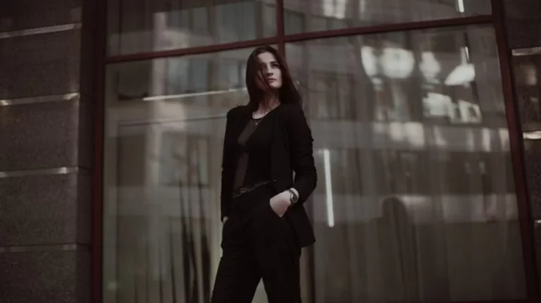 Zara se prepara para el look de entretiempo con estos 4 pantalones que vas a amar