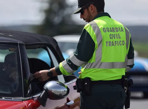 La DGT te multa desde ahora si no llevas este dispositivo en el coche La DGT te multa desde ahora si no llevas este dispositivo en el coche