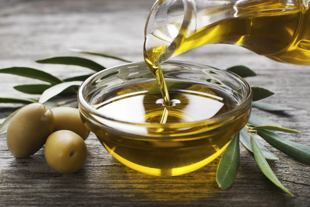 El precio del aceite de oliva hoy, 21 de septiembre, en Mercadona, Carrefour y Alcampo: al detalle 1 aceite oliva virgen extra