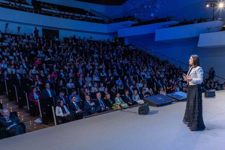 Ana Ivars, una de las mejores conferencistas internacionales de marketing digital y negocios de habla hispana