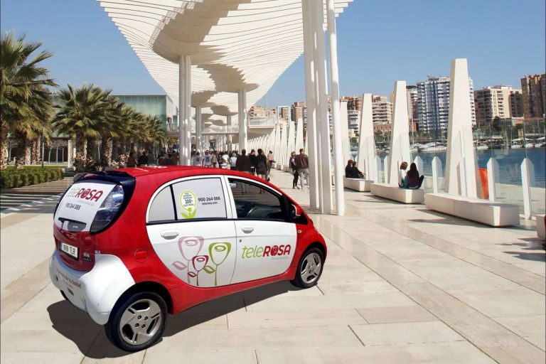 teleROSA celebra 25 años y continúa innovando en el sector de envío de flores a domicilio