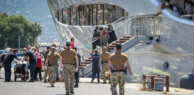 Un cayuco con 20 migrantes arriba a El Hierro