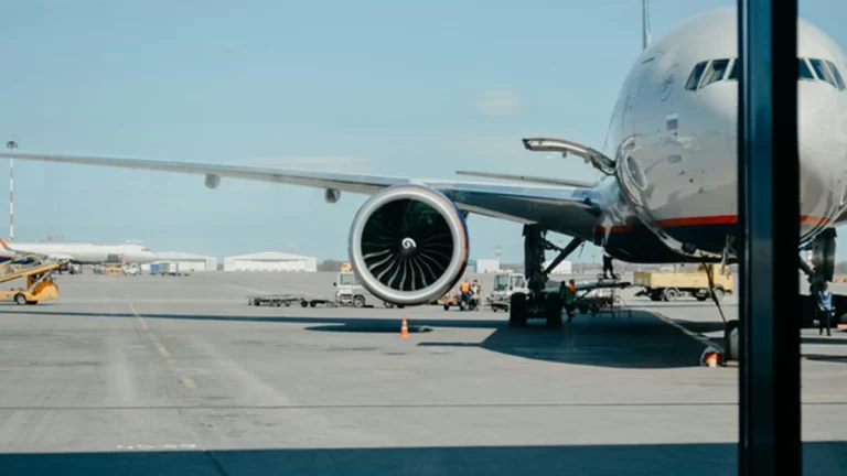 Un piloto detalla cuánto se tarda en cruzar España en avión de punta a punta