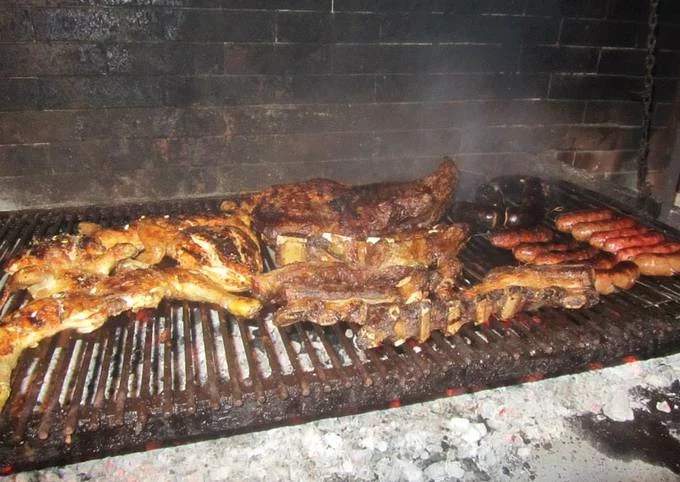 La impagable reacción de unas españolas que probaron asado en Argentina 3 Asado argentino.