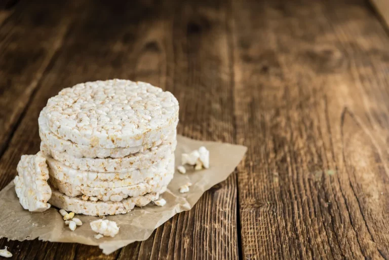 Serio aviso de la OCU sobre el peligro de las famosas tortitas de arroz para adelgazar