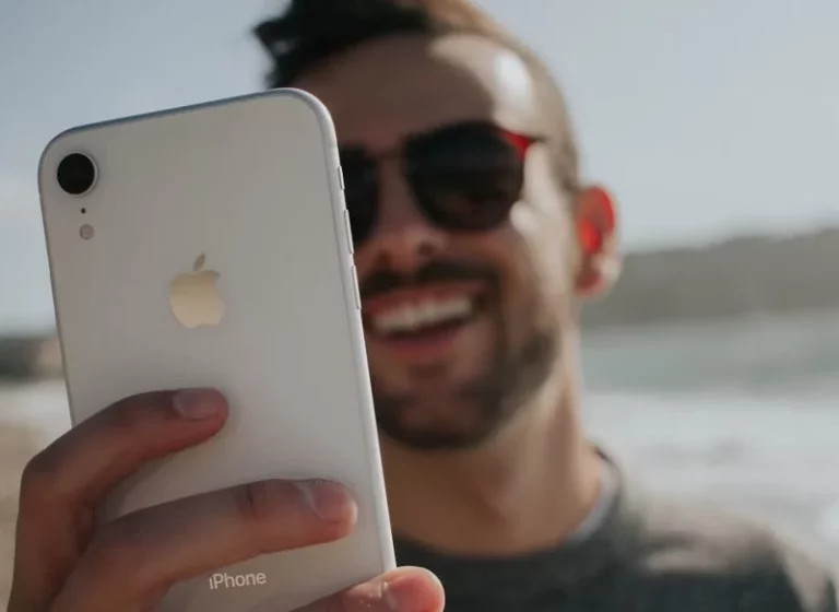 La Unión Europea da un ultimátum a Apple para que cambie lo que hace únicos a los iPhone e iPad