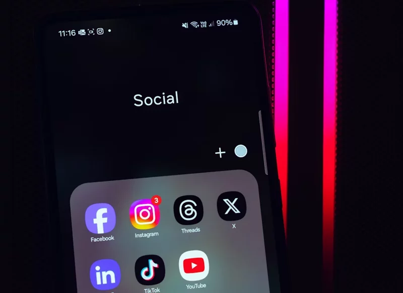 PROTEGE A TUS HIJOS EN LAS REDES SOCIALES