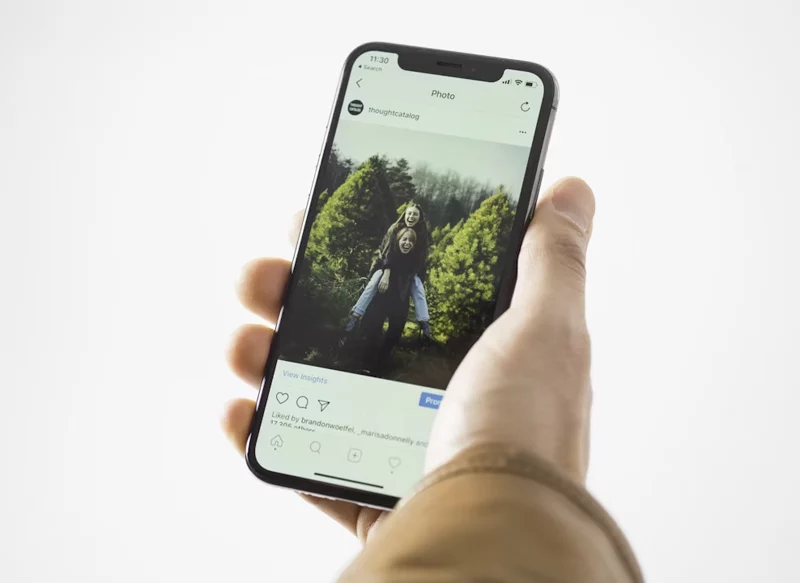 LOS MENORES DE EDAD Y LAS REDES SOCIALES