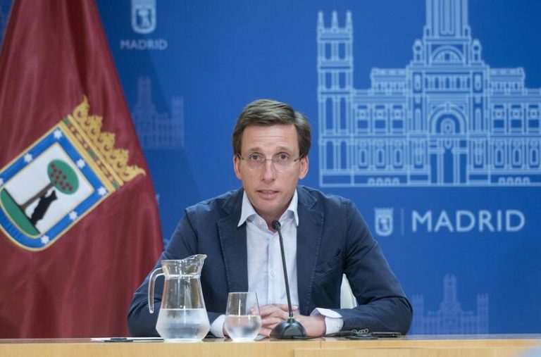 Almeida afirma que el Gobierno ha abandonado por completo a Canarias con el tema de la inmigración