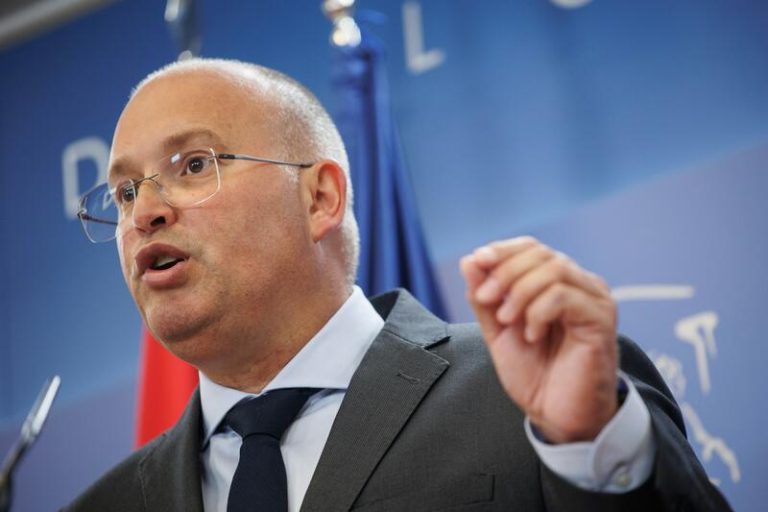 El PP desvela un preacuerdo con Canarias y el Gobierno para fijar las condiciones del reparto de migrantes